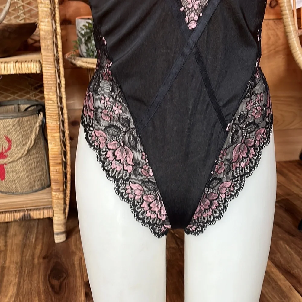 Lingerie size large - Picture 3 of 5